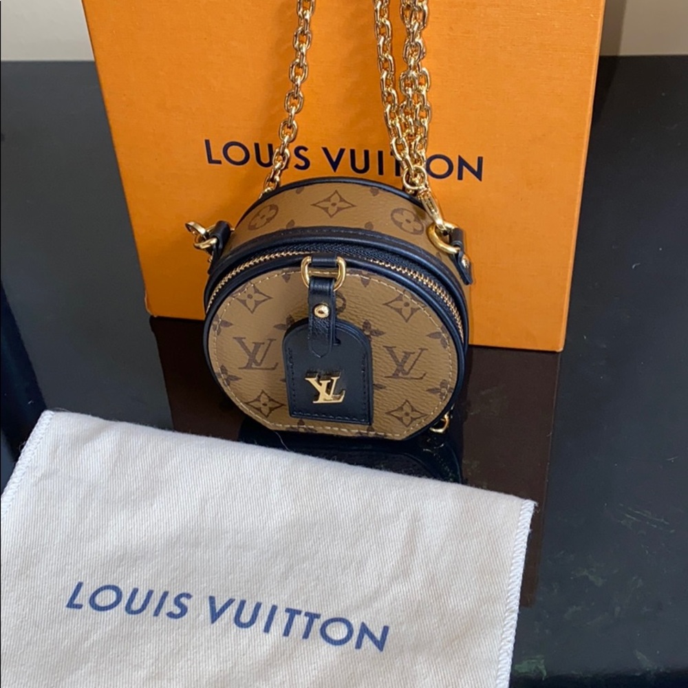 Louis Vuitton Boite Chapeau Necklace - Picture 2 of 10